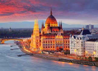 Şaşırtıcı Dekorasyonları ile Budapeşte’nin Harabe Barları
