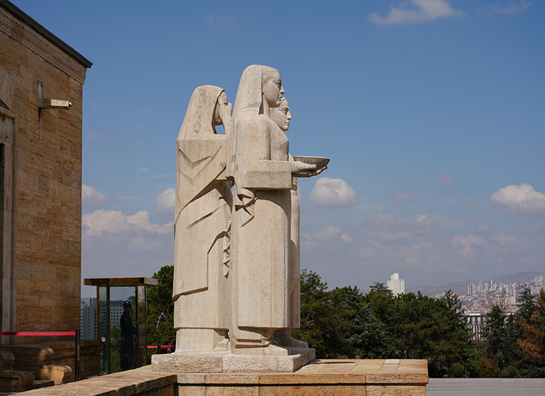 Anıtkabir Kadın Heykel Grupları