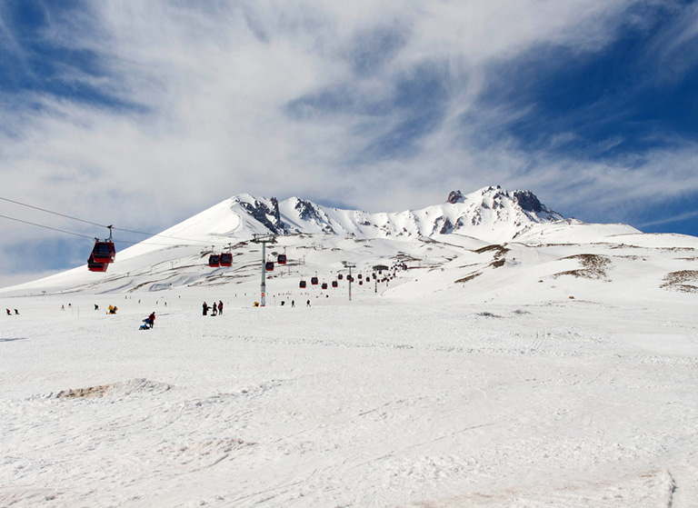 Erciyes’te Teleferik ve Telesiyej ile Manzara İzlemek