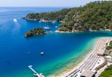 Kumburnu Plajı 2026 Güncel Rehberi : Ulaşım, Giriş Ücreti, Sunulan Hizmetler Kumburnu Plajı Fethiye